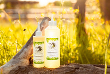 Afbeelding in Gallery-weergave laden, Zomereczeem lotion The Natural Way Laura Cleirens 100 % natuurlijk product duurzaam Zomereczeem schuren jeuk paard manen en staart eczeem SME