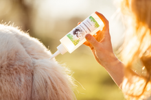 Load image into Gallery viewer, Zomereczeem lotion van The Natural Way, handgemaakt en duurzaam product voor paarden met jeuk, zomereczeem, SME staart en maneneczeem