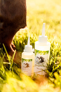 Mok olie The Natural Way Laura Cleirens, 100 % natuurlijk duurzaam product middel oplossing voor paarden met mok, rasp, regenschurft, rainrot, essentiële oliën, korstjes kootholte