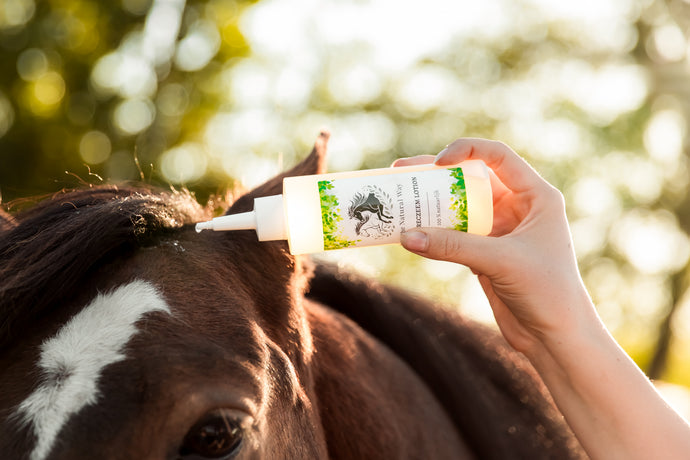 Zomereczeem lotion van The Natural Way, handgemaakt en duurzaam product voor paarden met jeuk, zomereczeem, SME staart en maneneczeem 