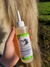 Afbeelding in Gallery-weergave laden, Zomereczeem lotion van The Natural Way, handgemaakt en duurzaam product voor paarden met jeuk, zomereczeem, SME staart en maneneczeem
